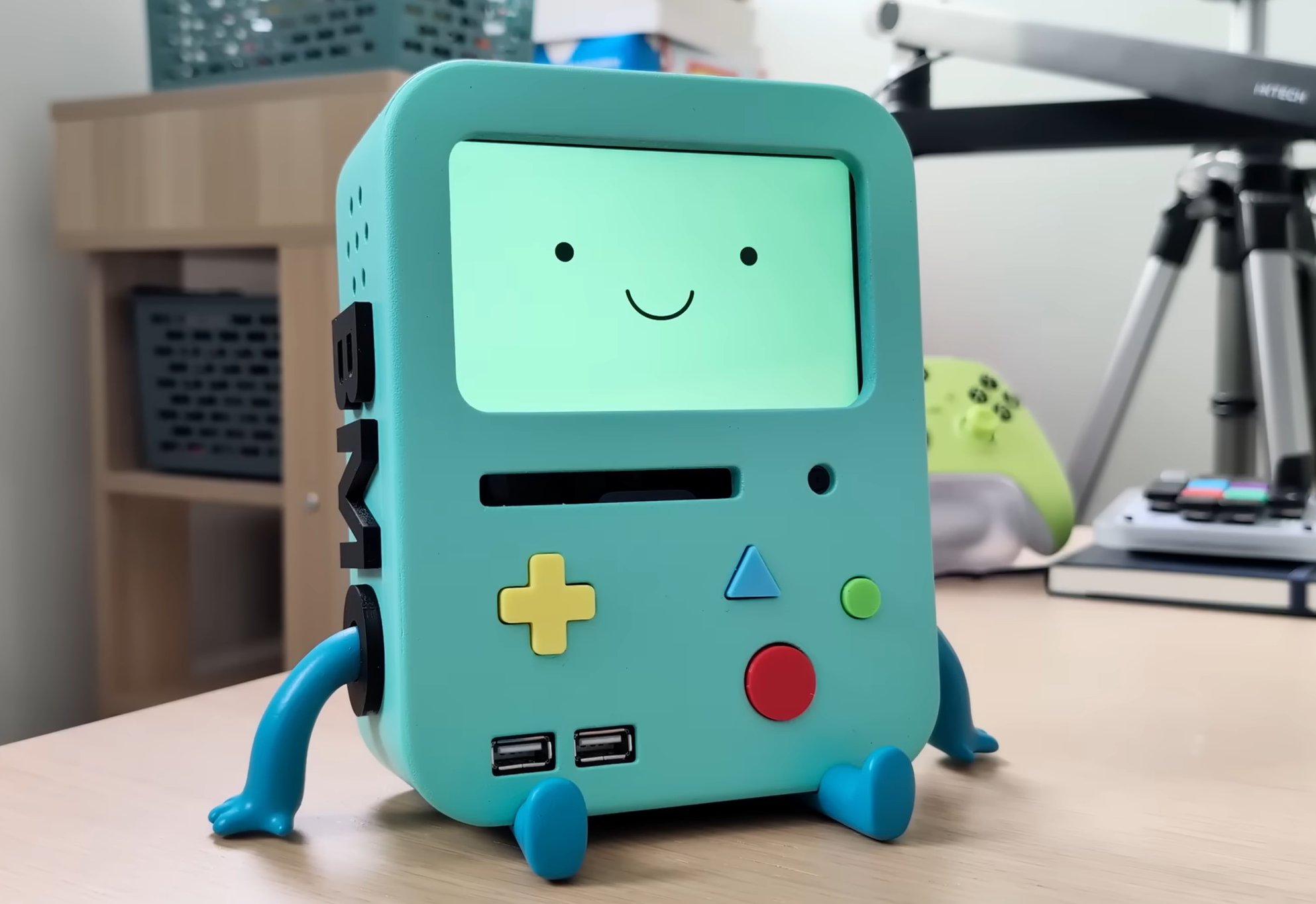 Réplica de BMO hecha con Raspberry Pi